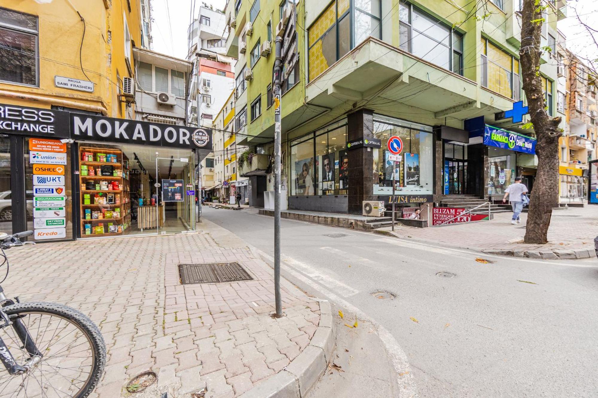 Exelent - Gold Blloku Tirana